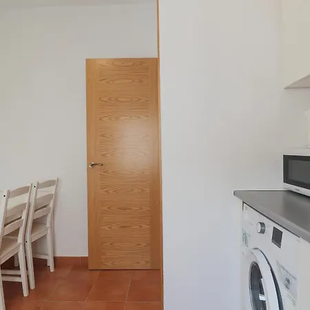 C75 - Comfy 3 Bedroom Near Center Apartment