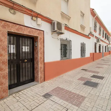 C75 - Comfy 3 Bedroom Near Center *