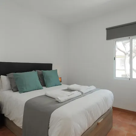 Apartment C75 - Comfy 3 Bedroom Near Center