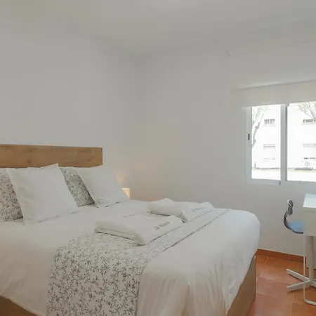 Apartment C75 - Comfy 3 Bedroom Near Center